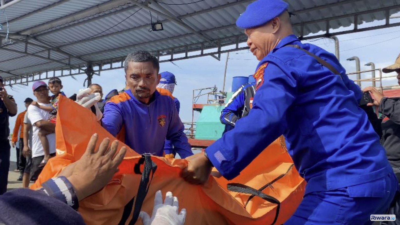 SAR gabungan mengevakuasi jenazah pelaut yang meninggal dalam pelayaran